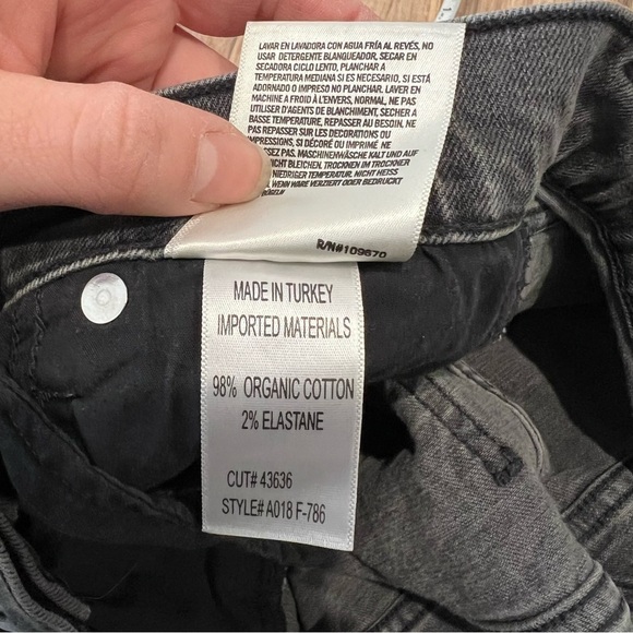 AGOLDE Sophie High Rise Crop Black Jean - Picture 8 of 10